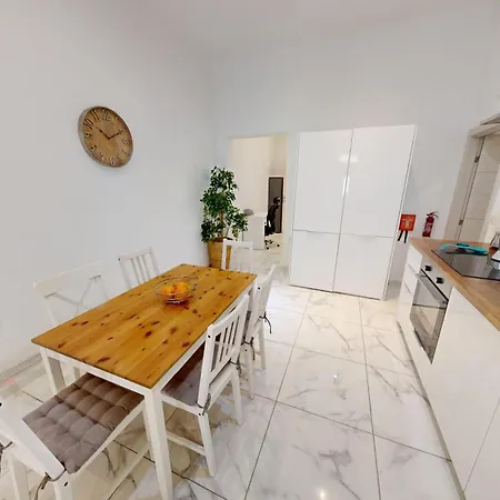 Seaside Steps Away From The Sea شقة Gzira