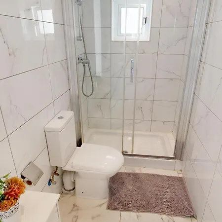 شقة Seaside Steps Away From The Sea *