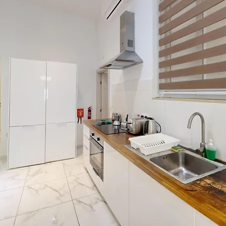 Seaside Steps Away From The Sea Gzira