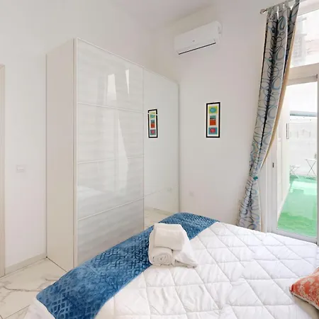 Seaside Steps Away From The Sea *