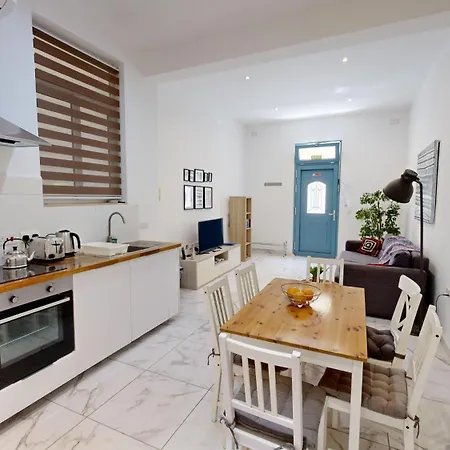 Seaside Steps Away From The Sea * Gzira