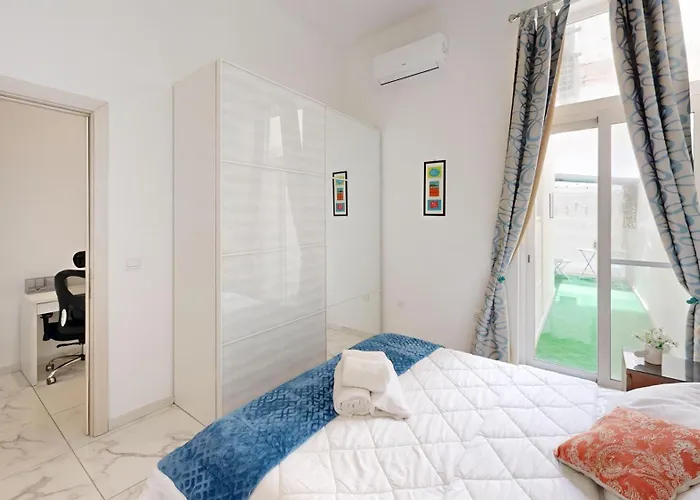 Seaside Steps Away From The Sea *